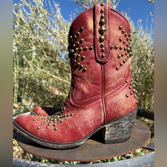 Old Gringo Red Studded Boots - Picture 2 of 16